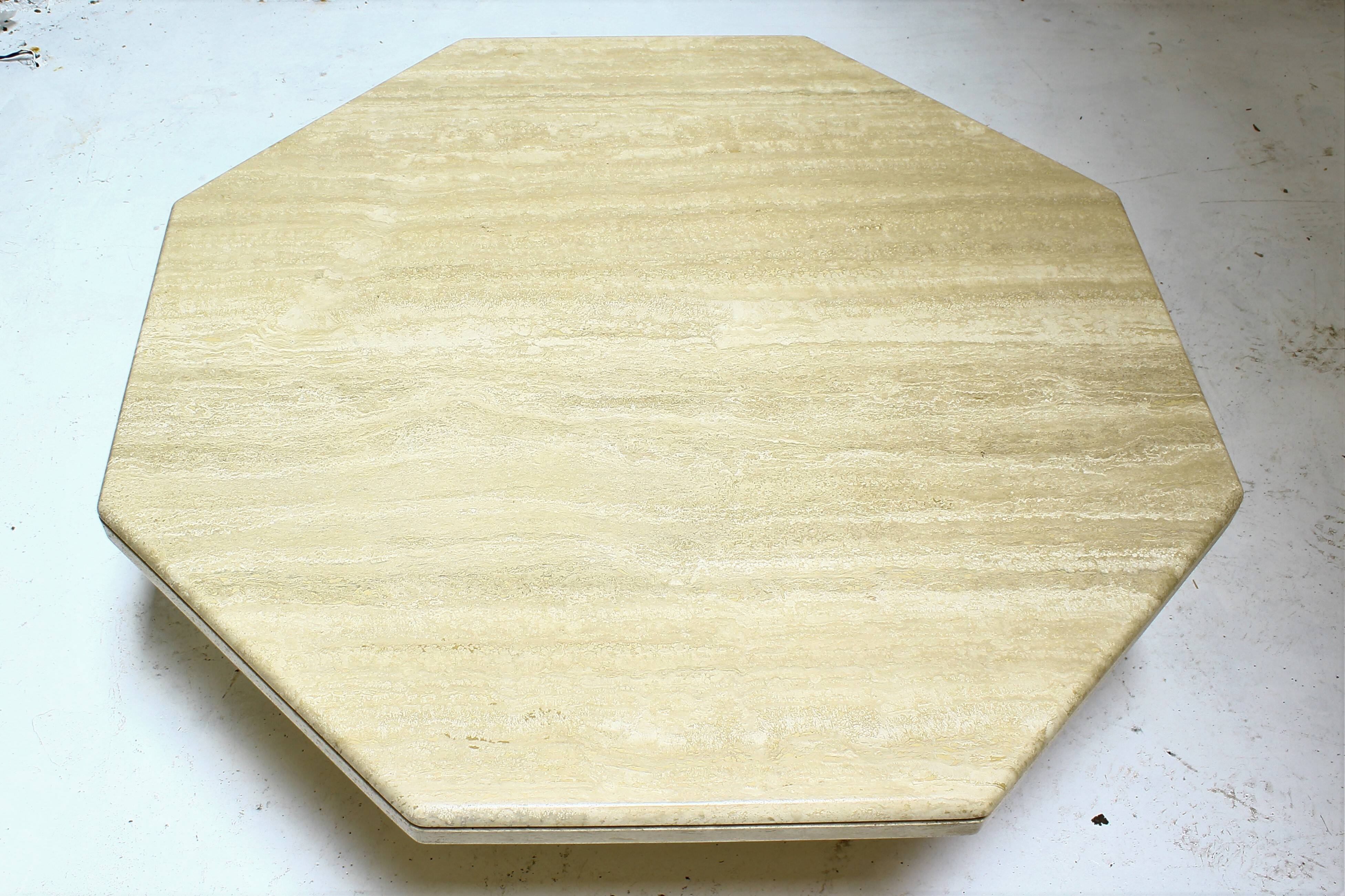 Table basse italienne en travertin, années 1970