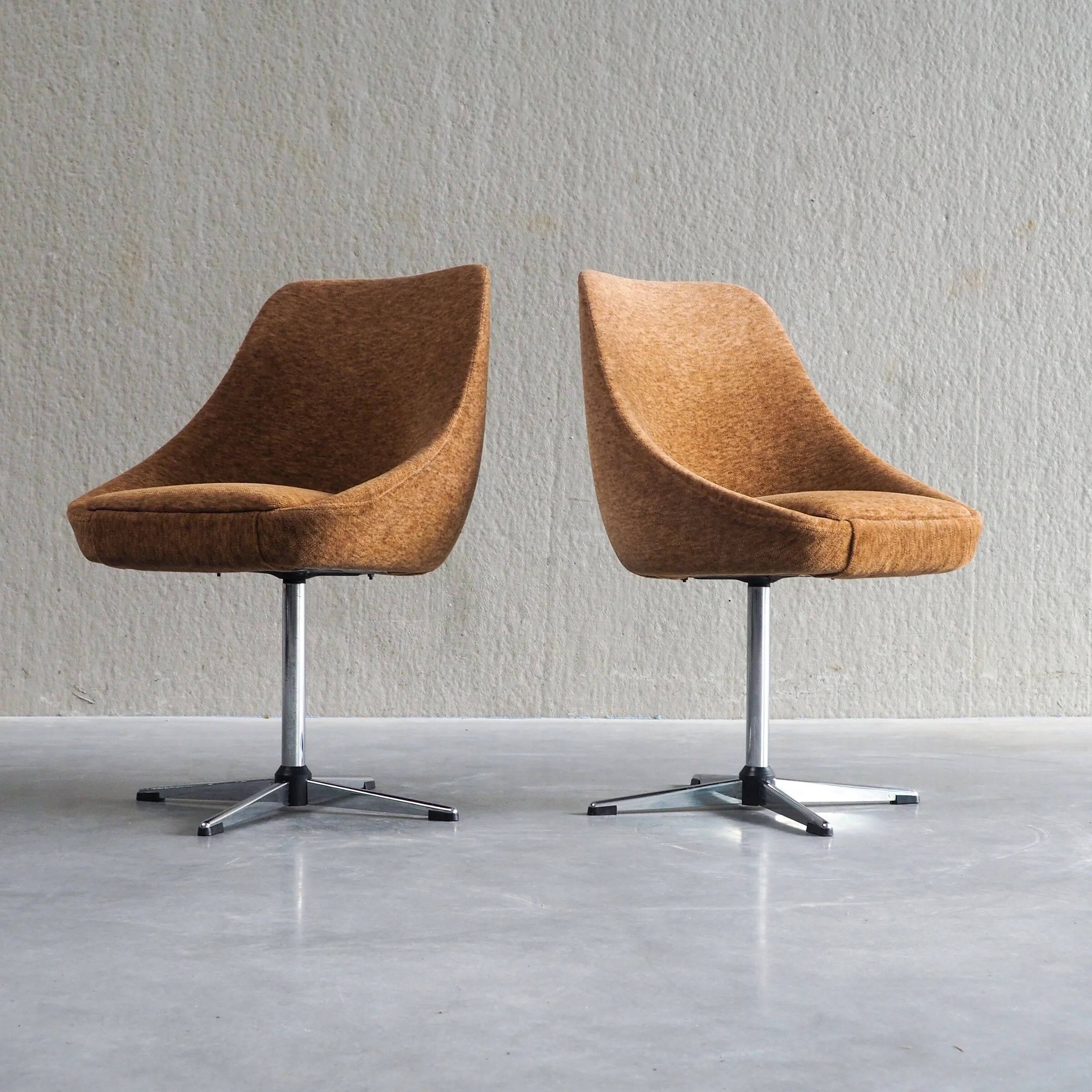 Set of 2 mid-century modern cocktail chairs