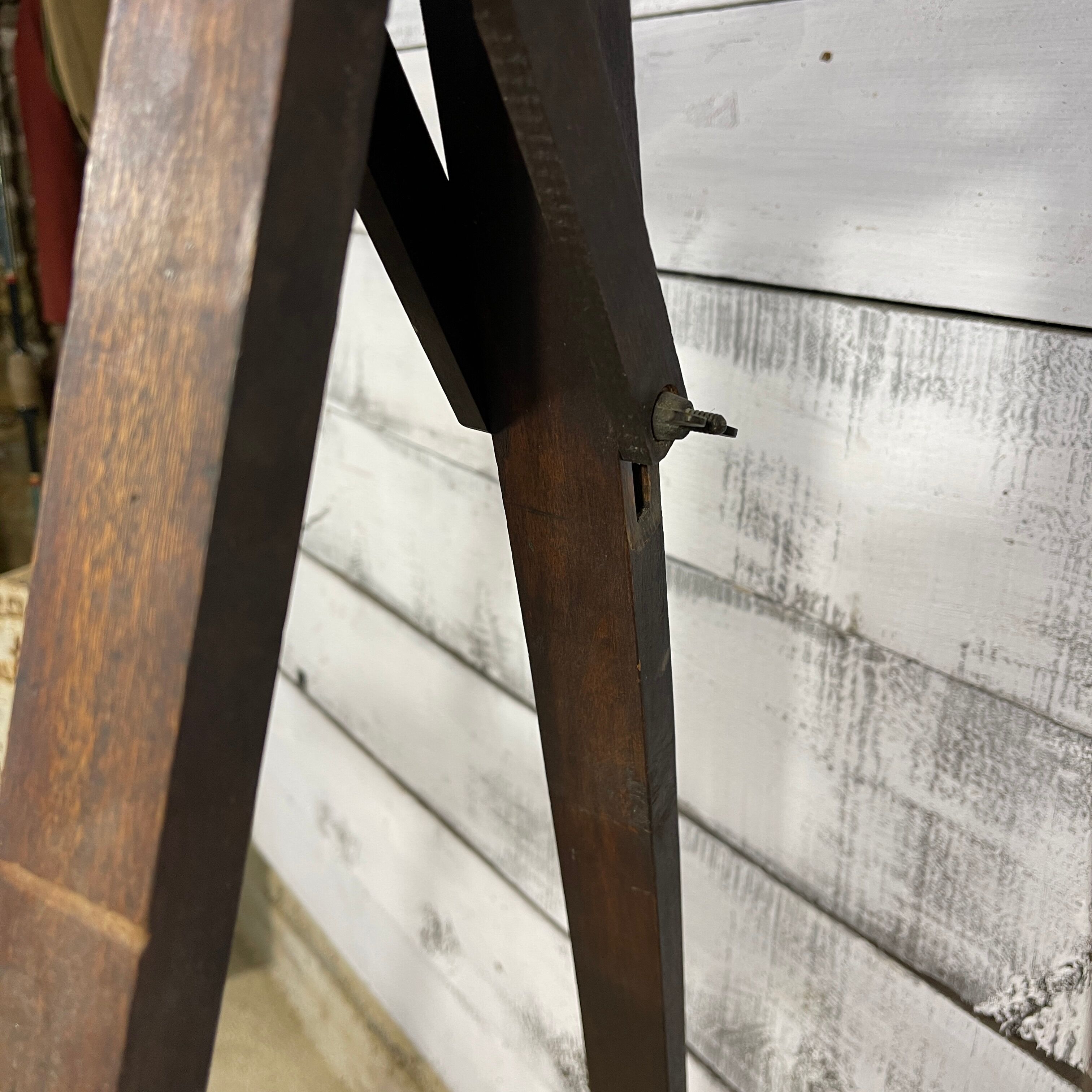 Wooden painter's easel