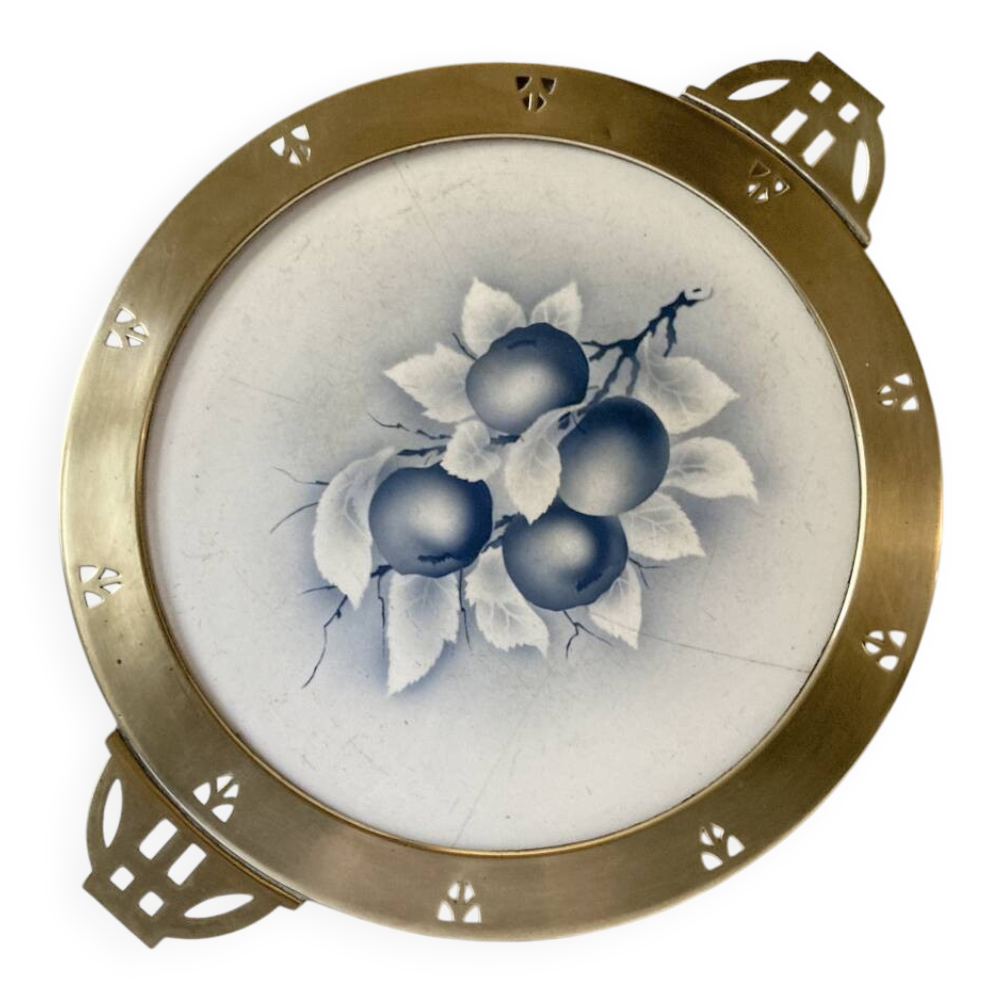 Art Nouveau plate in earthenware with a brass frame