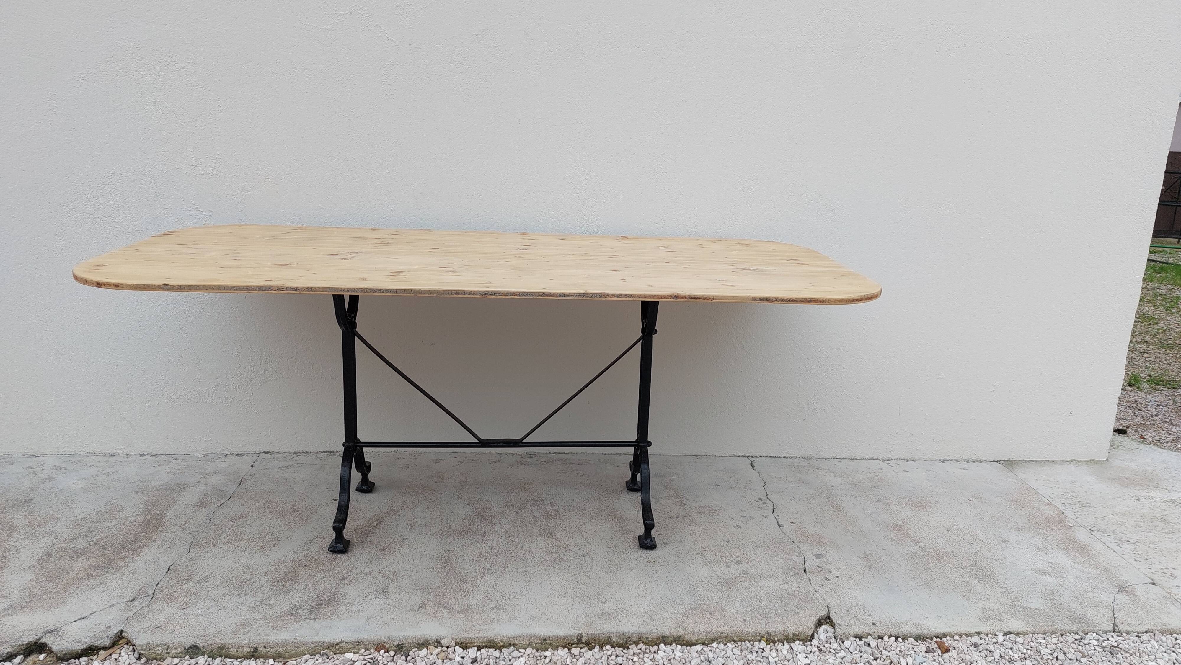 Table de restaurant bistrot en fonte -1m76