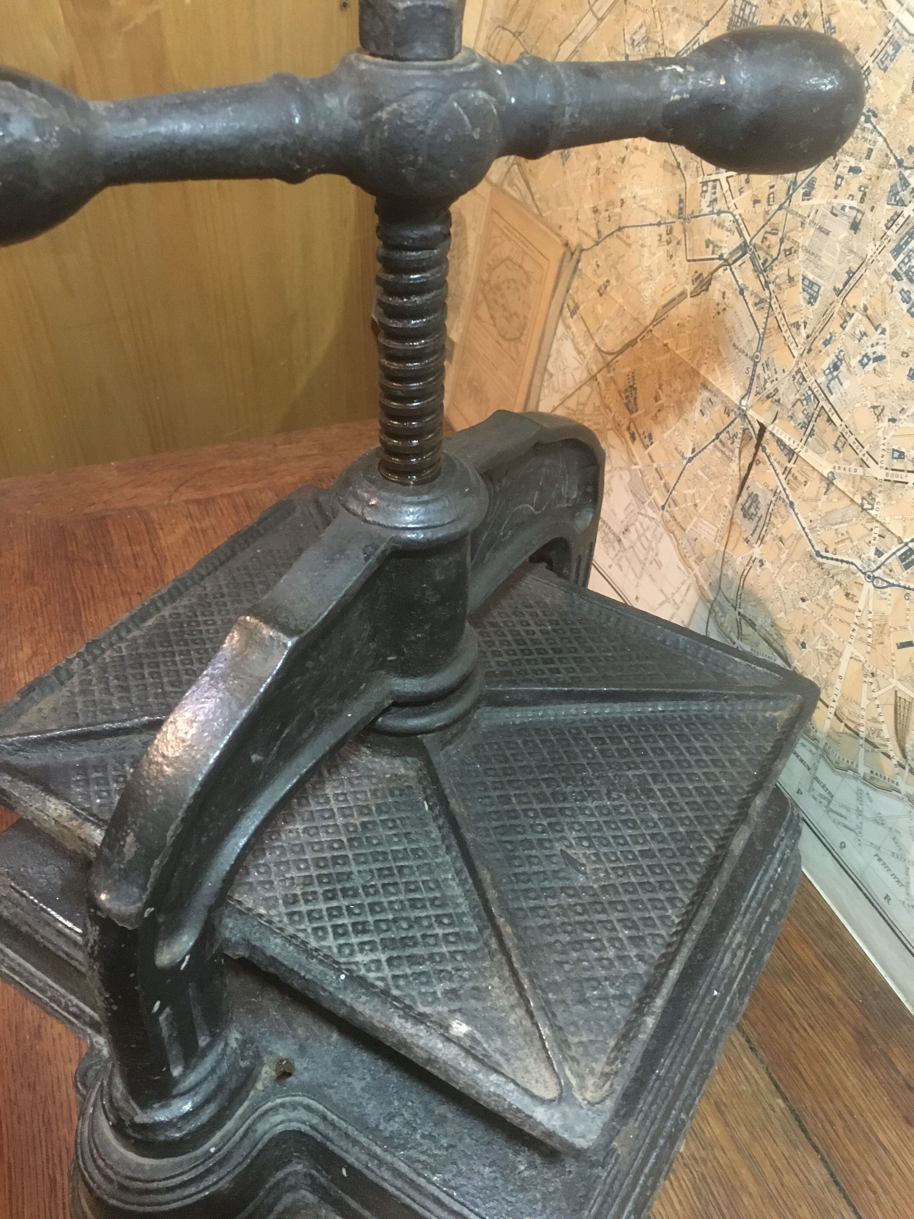 Cast iron binding press