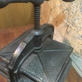 Cast iron binding press