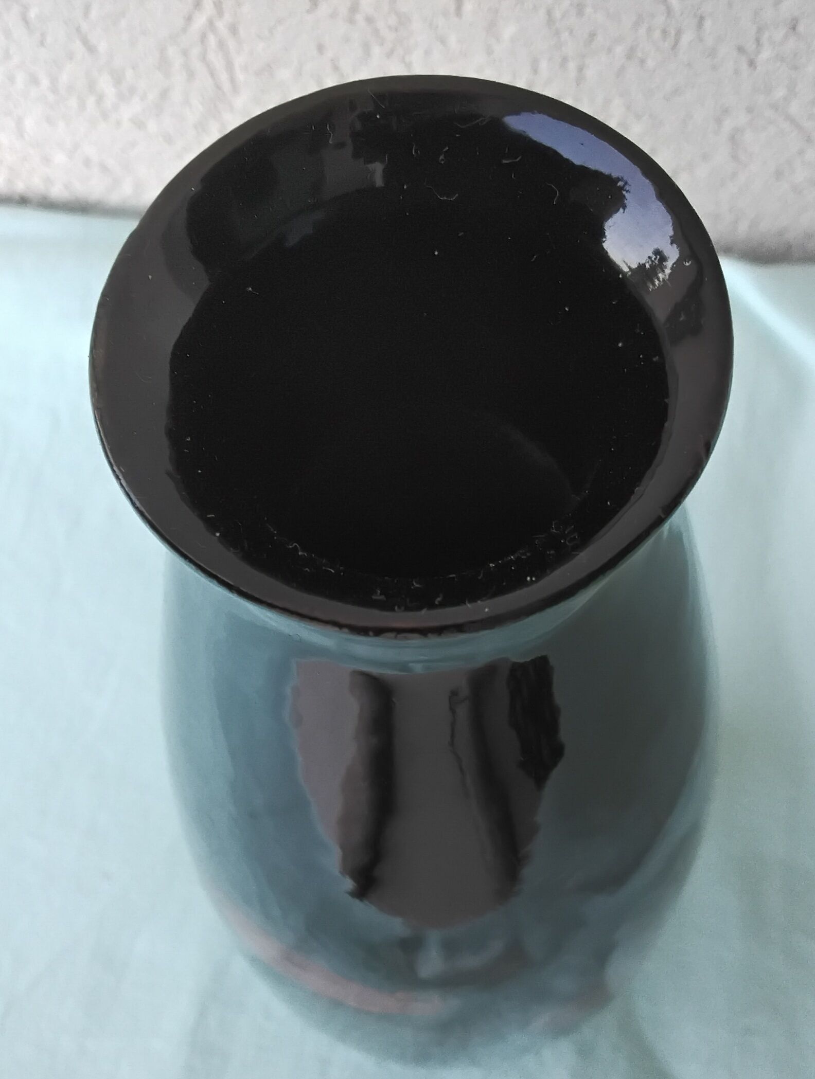 Vase en bois laqué
