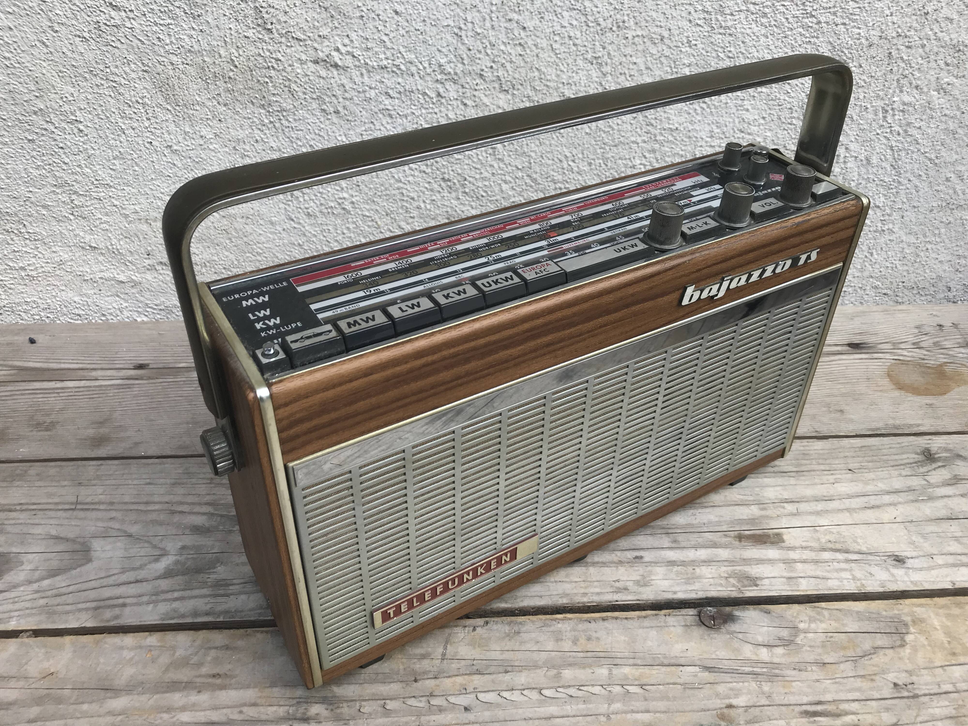 Former radio portable itt schaub lorenz bakelite