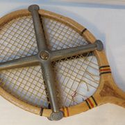 Ancienne raquette de tennis en bois doria spécial