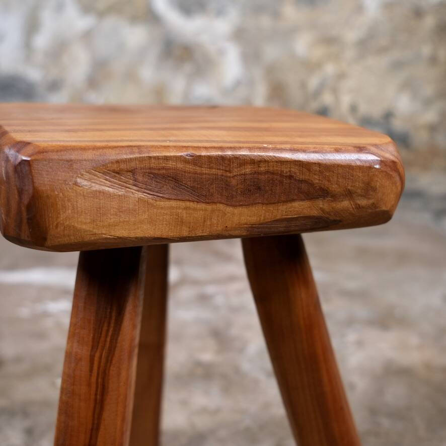 Brutalist stool in solid elm, French work from the 1960s