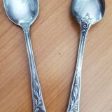 Many silver-plated metal teaspoons.
