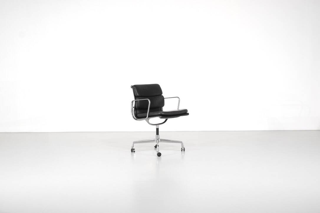 Soft Pad Chair "EA 207" Charles Ray Eames, United States, 1969.
