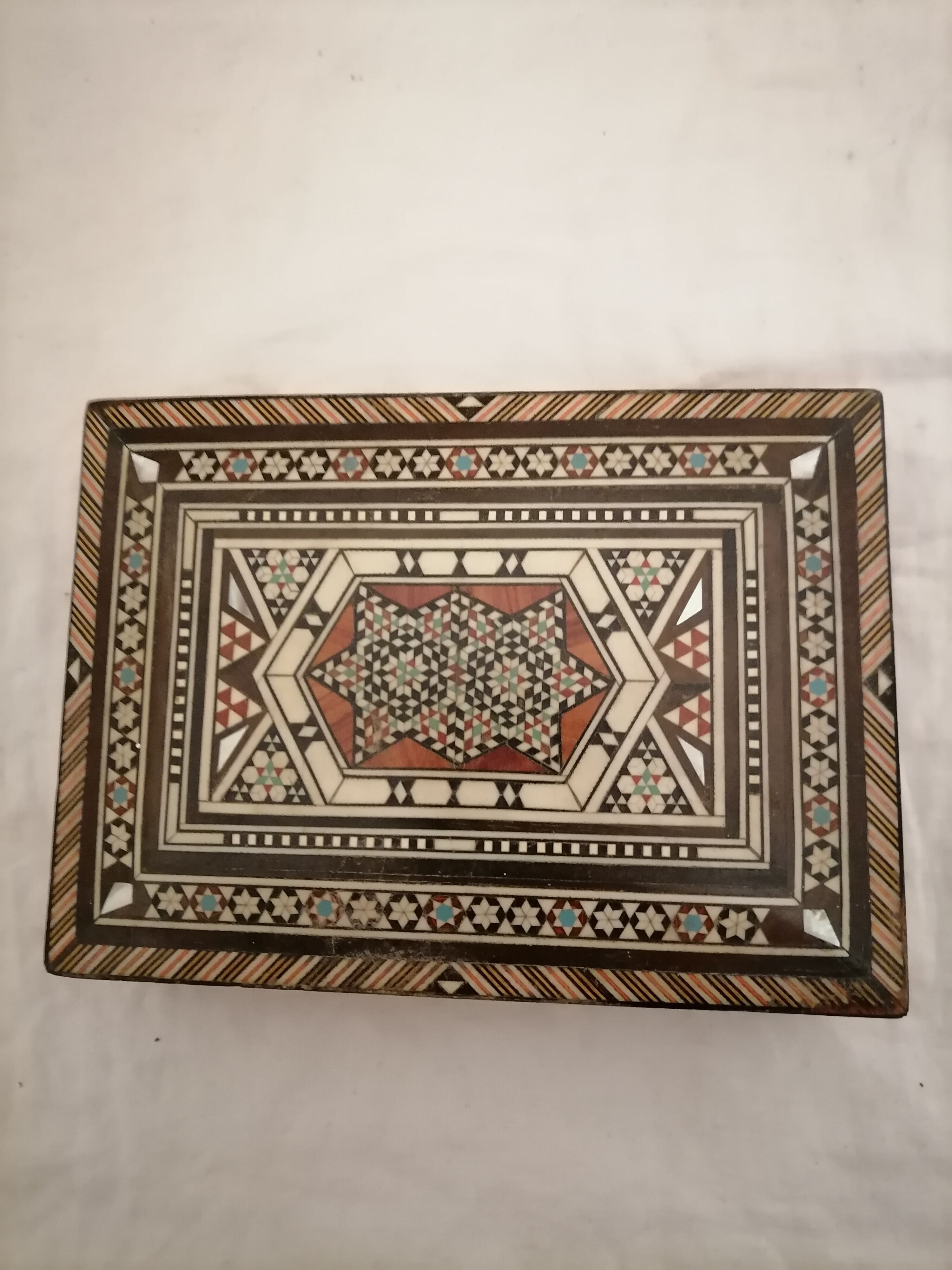 Lot of 2 oriental boxes in marquetry.