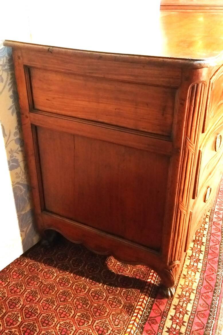 18th century Provençal chest of drawers