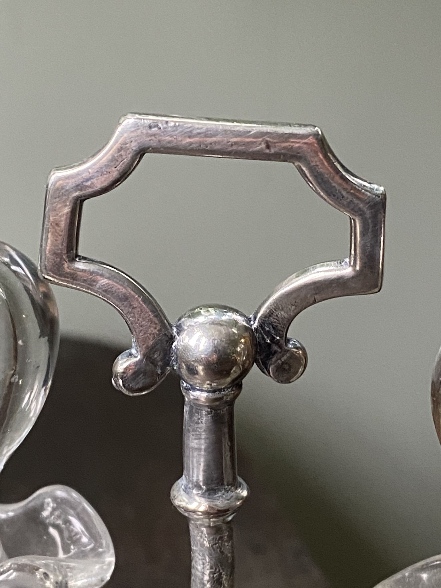 Ancien serviteur huile et vinaigre argent et verre taillé