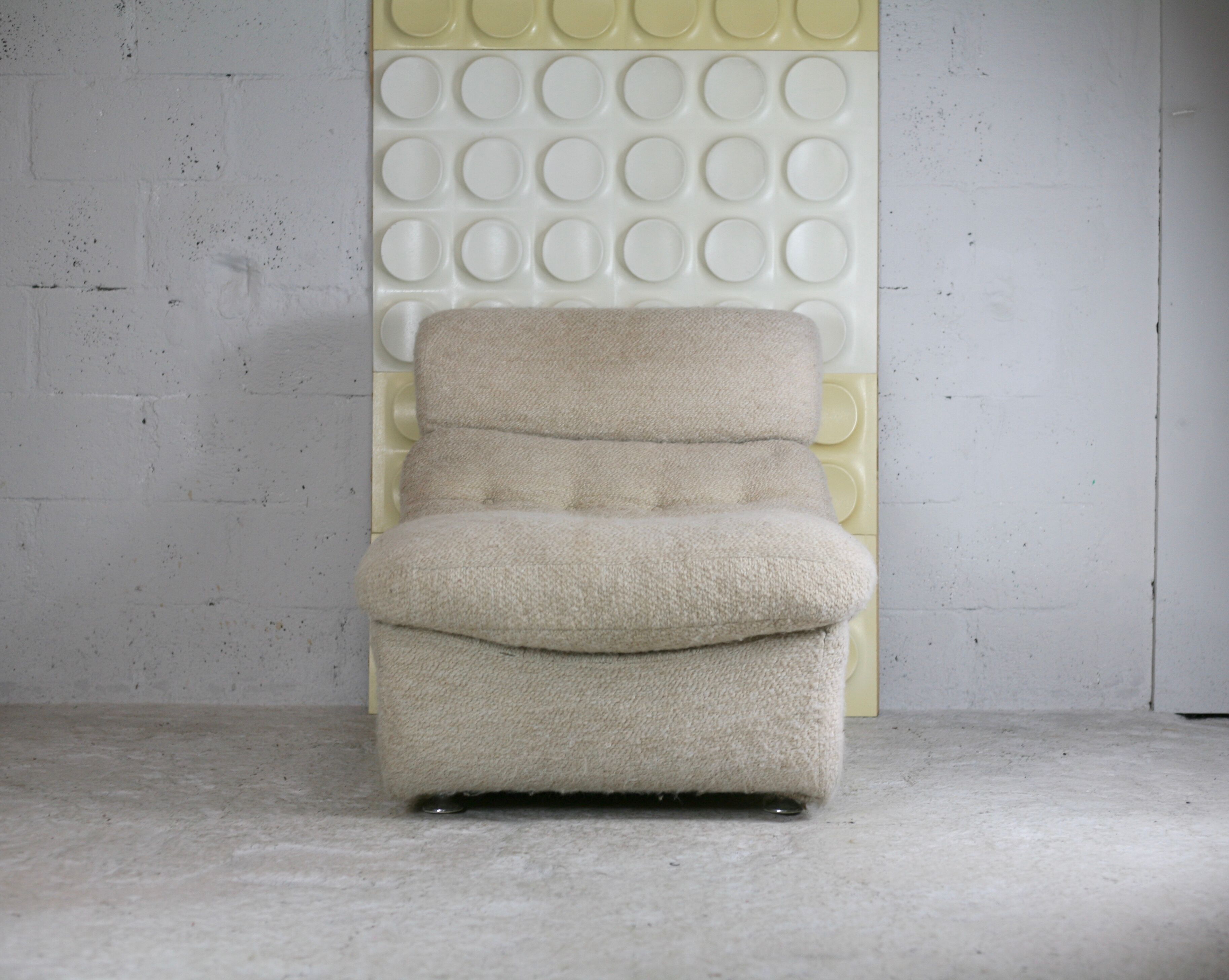 Chair "Space Age" in unbleached wool, France, circa 1970