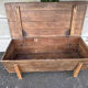 Coffre vintage en bois brut