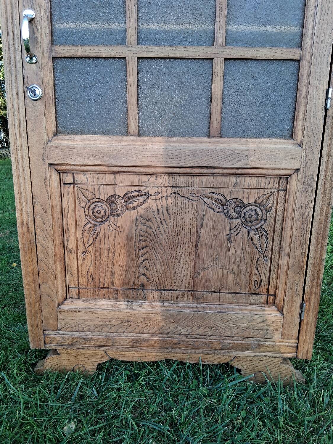 Glass-fronted hosiery cabinet