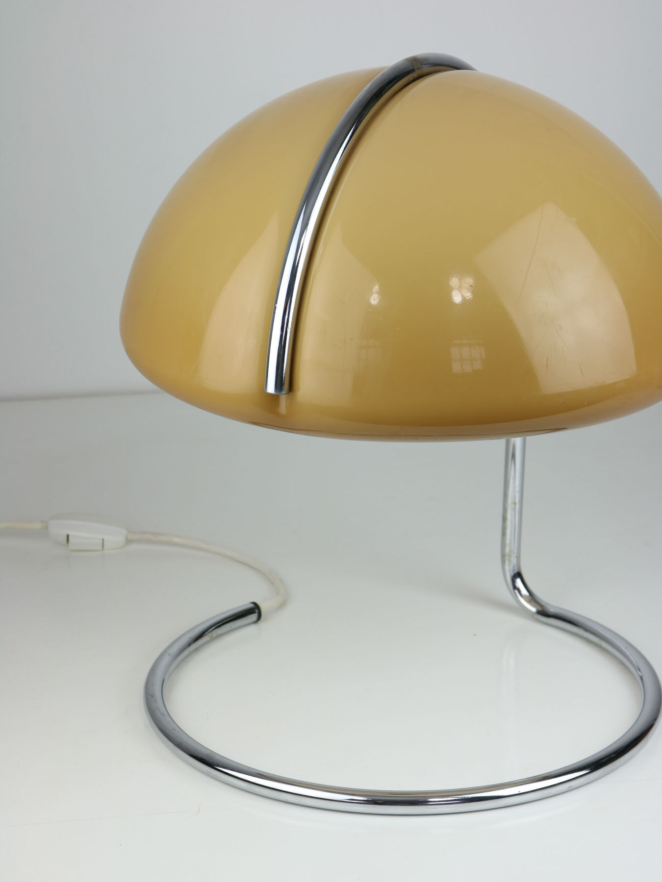 Italian Conchiglia lamp from Guzzini