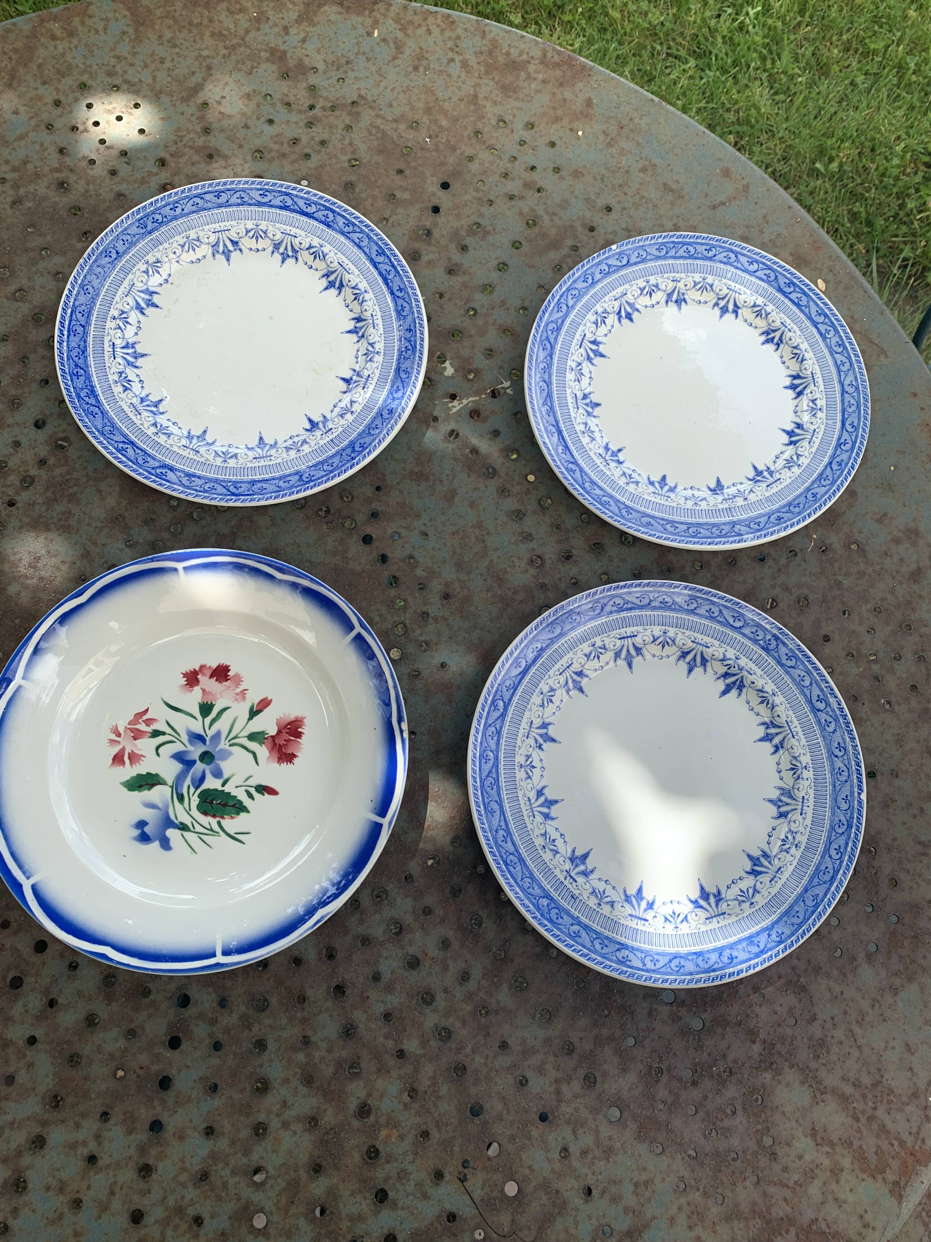 4 flat plates Gaulois model, Creil and Montereau and Elorn, Digoin Sarreguemines, collector