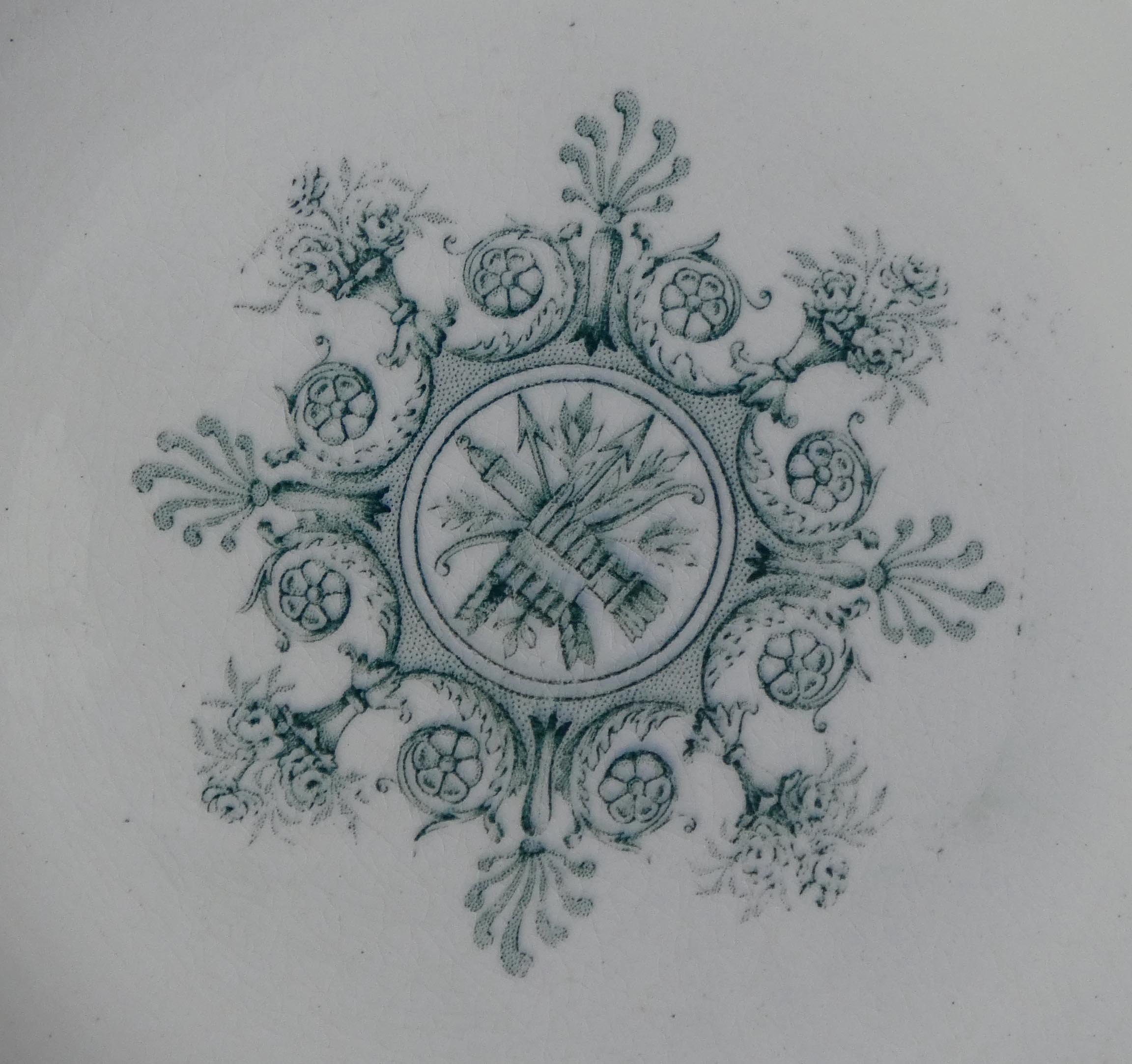 6 hollow plates compiegne, terre de fer