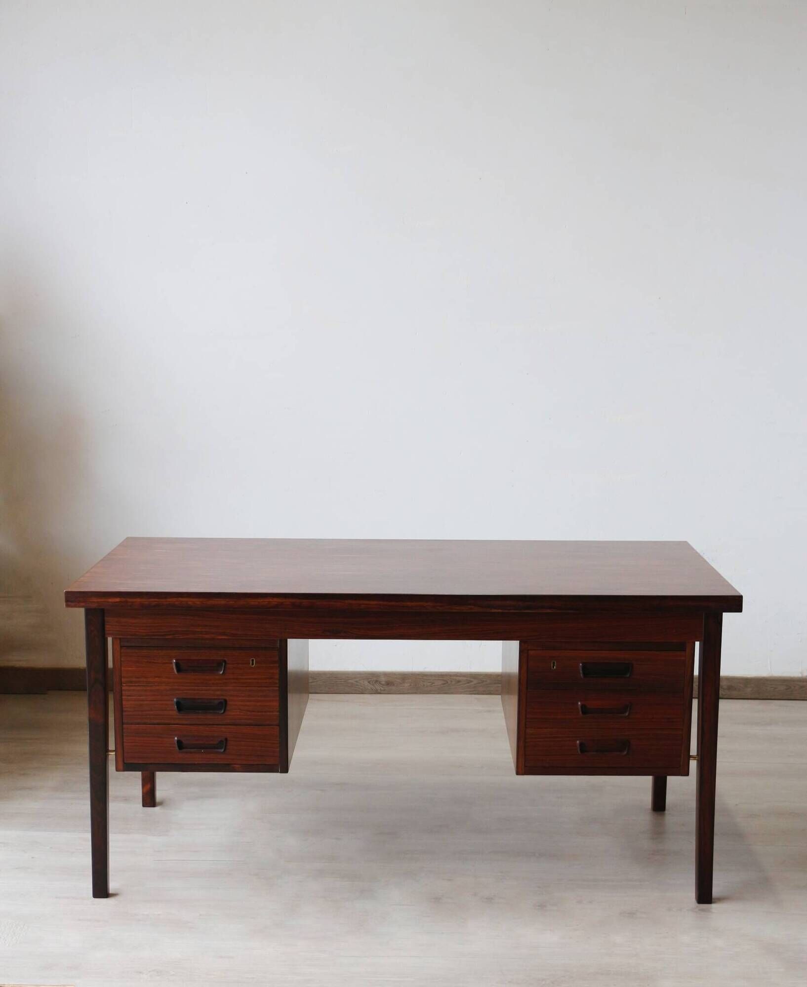 Arne Vodder rosewood desk | Scandinavian executive desk