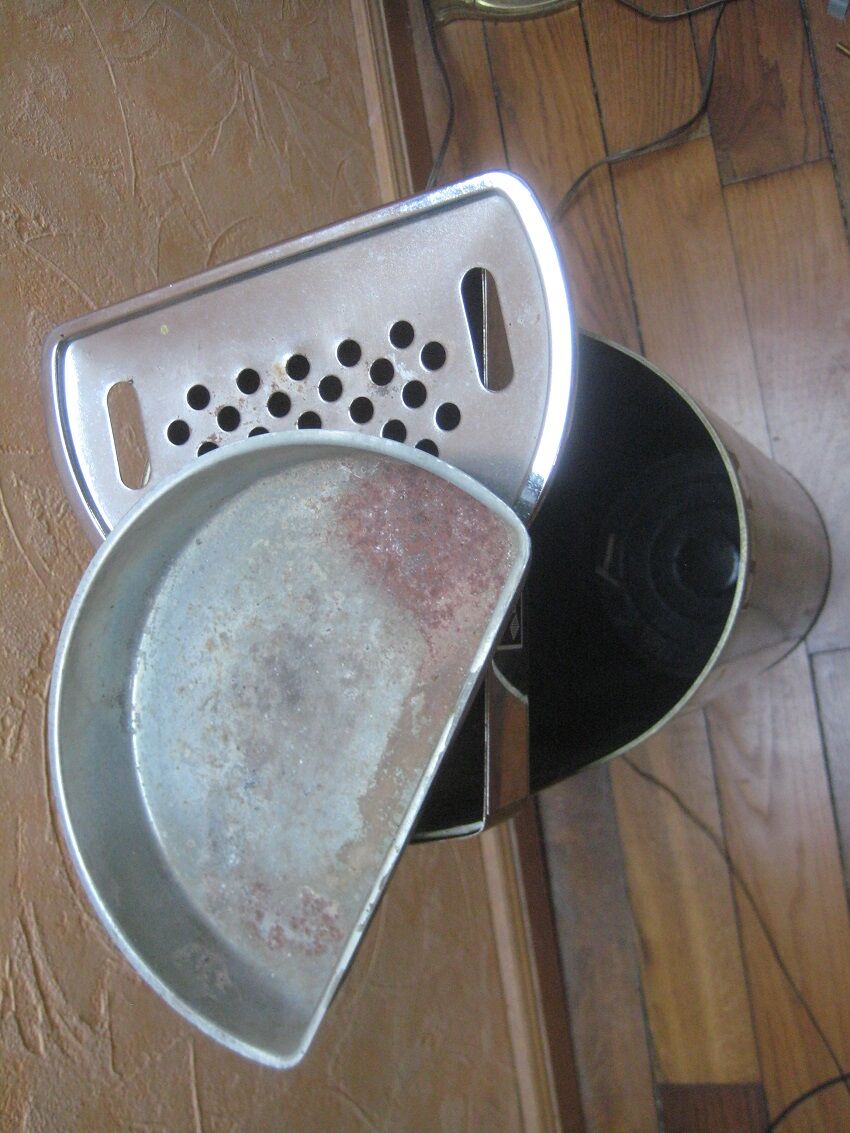 Bistro atmosphere 70, company ashtray