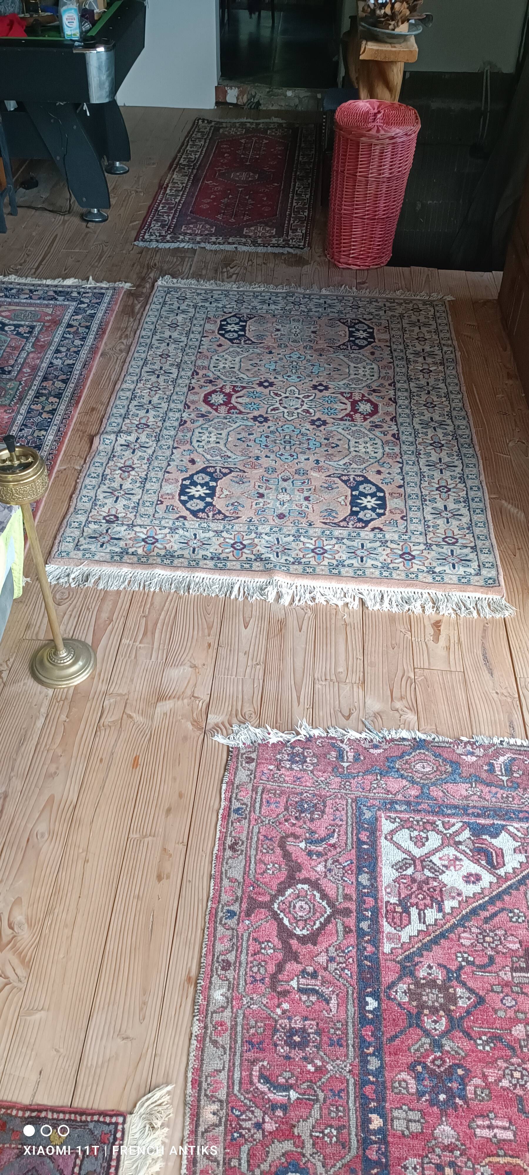 Vintage oriental rug from the 1980s. Handcrafted, handmade.