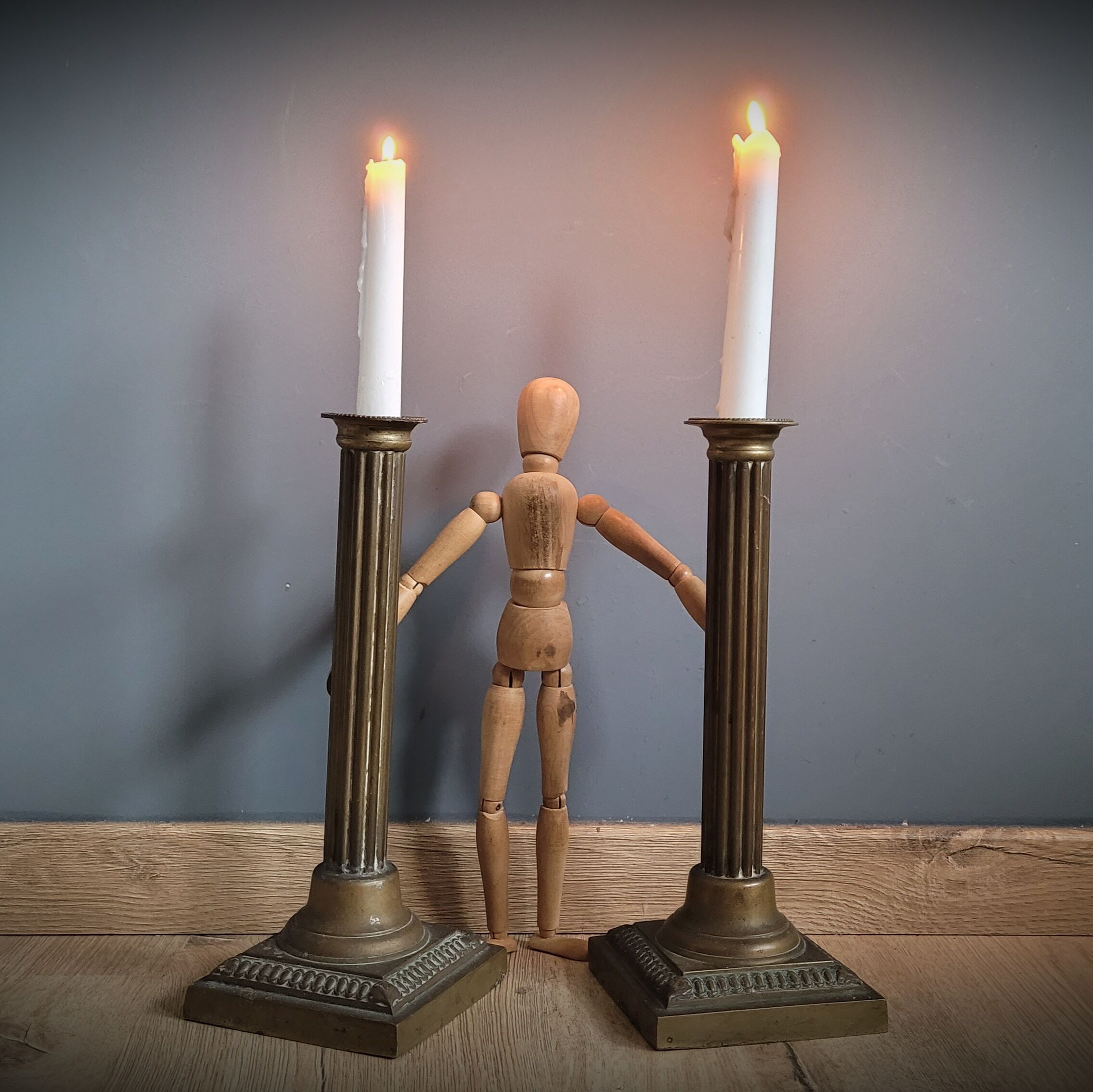 Duo brass candle holders column
