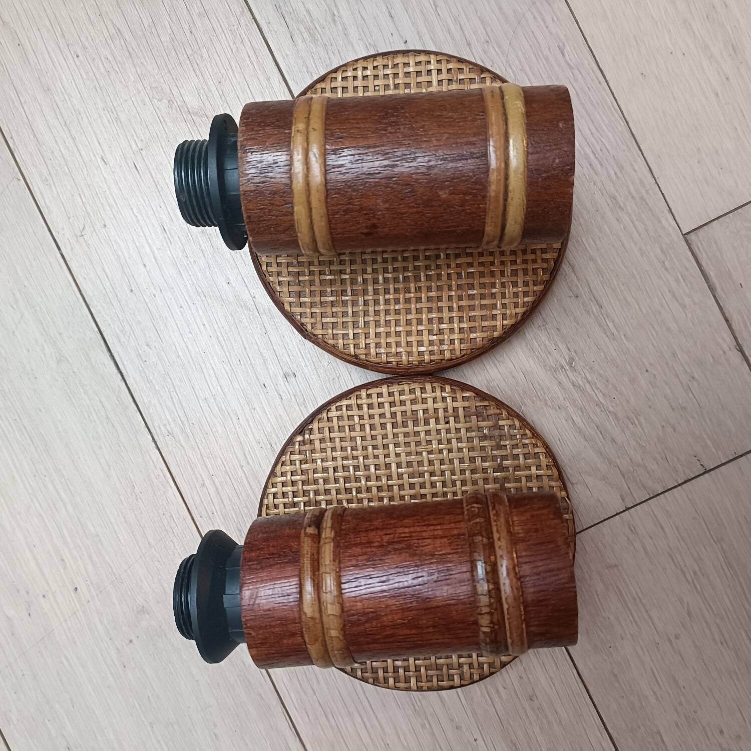 Pair of wall lights in rattan and caning