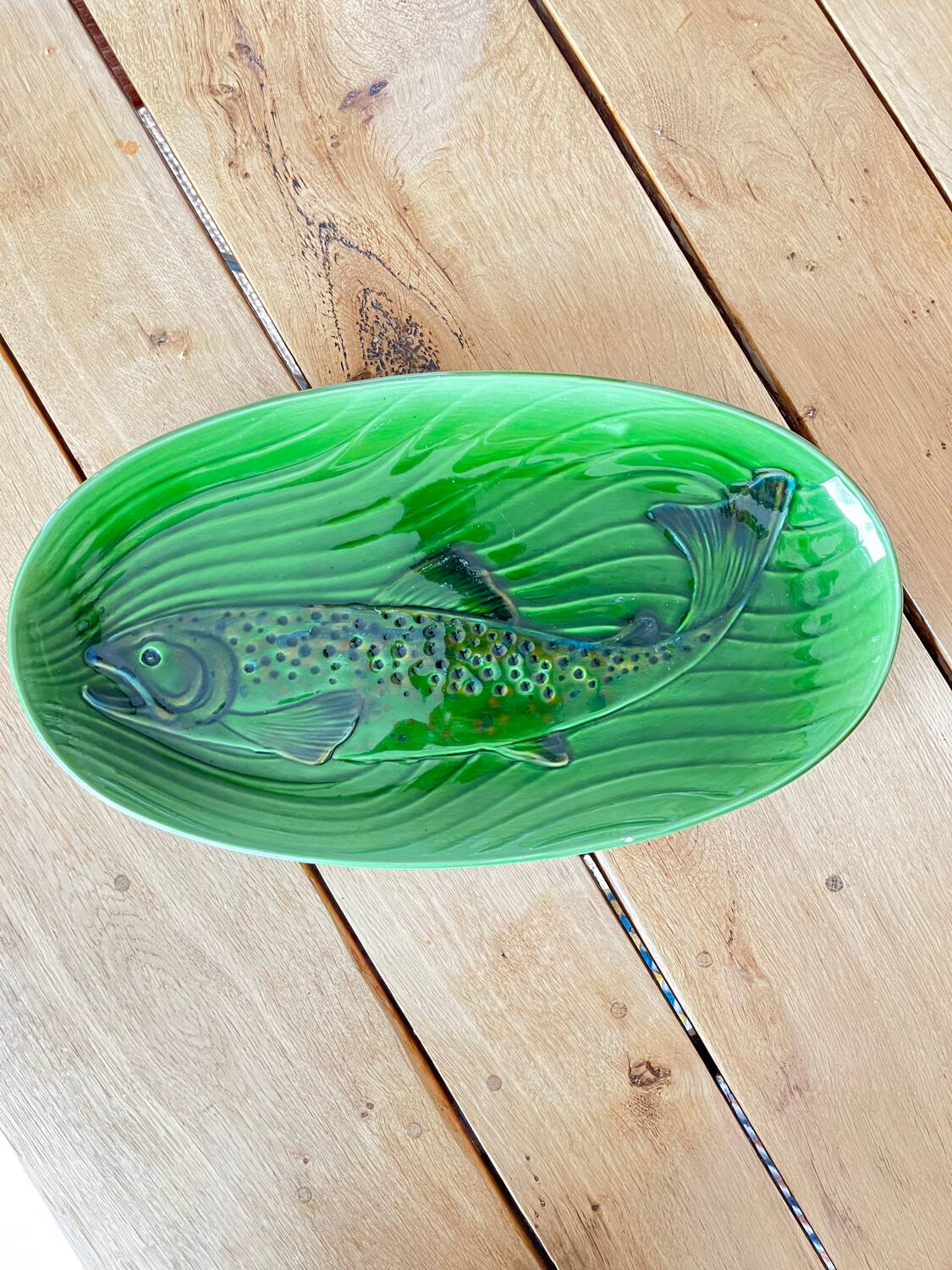 Oval fish dish