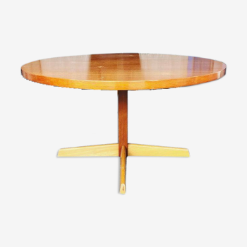 Scandinavian adjustable table