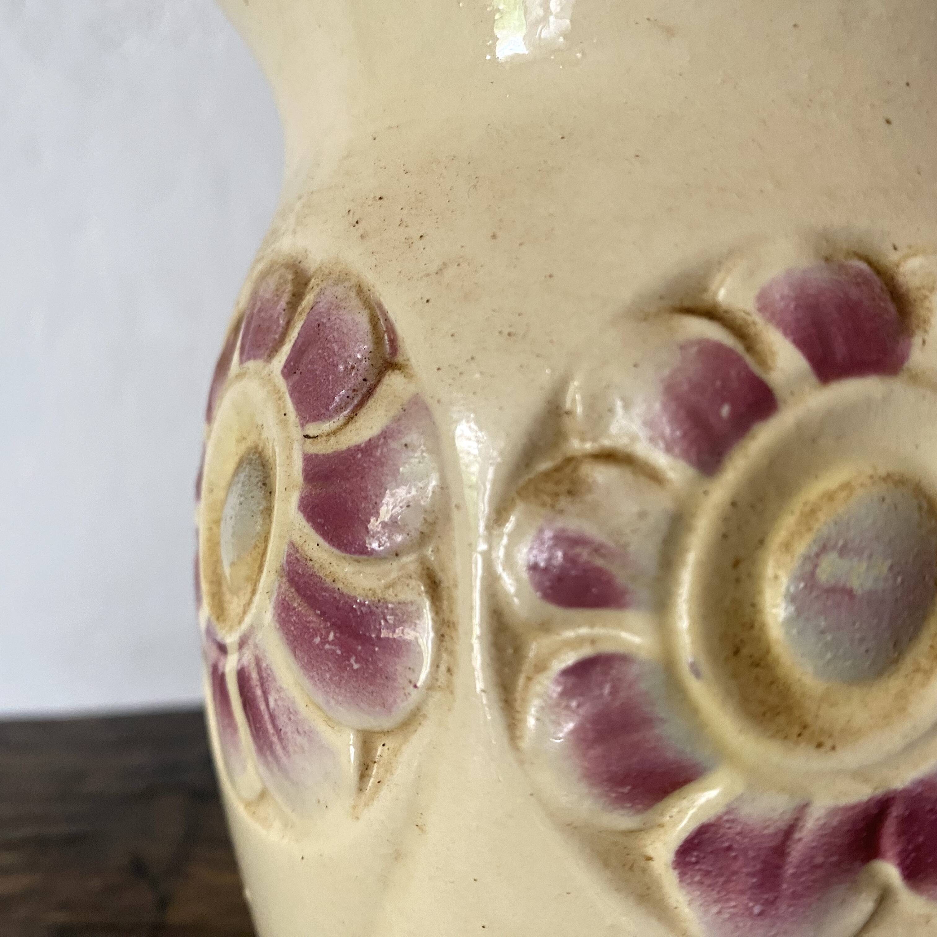 Pichet en barbotine fleurs