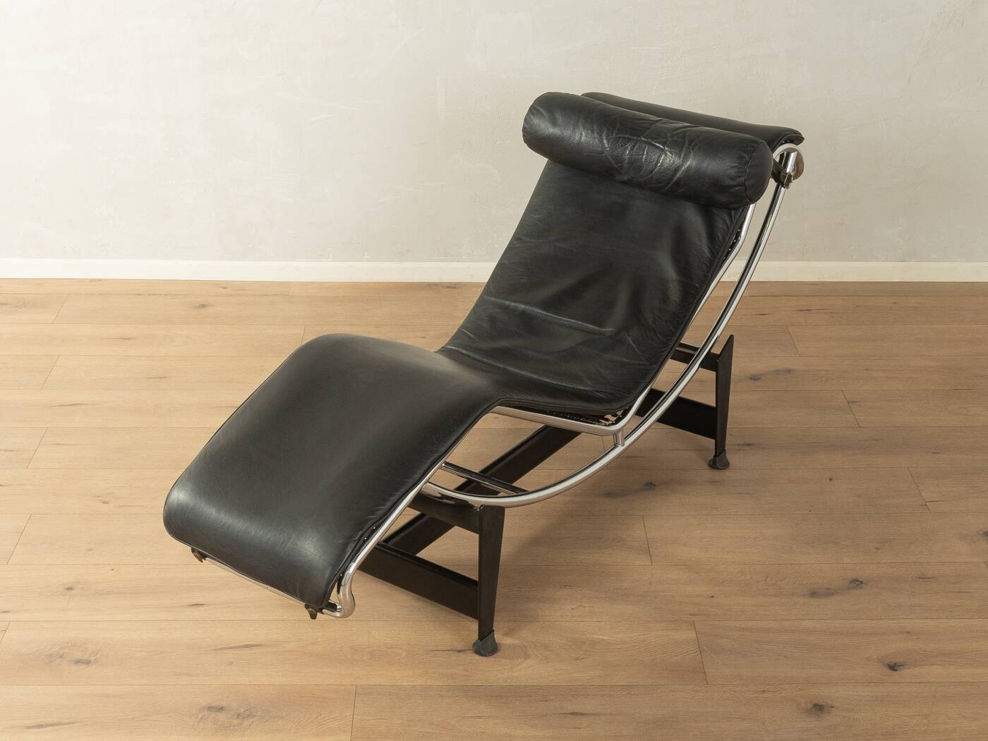Cassina | Le Corbusier, Pierre Jeanneret & Charlotte Perriand LC4 chaise longue