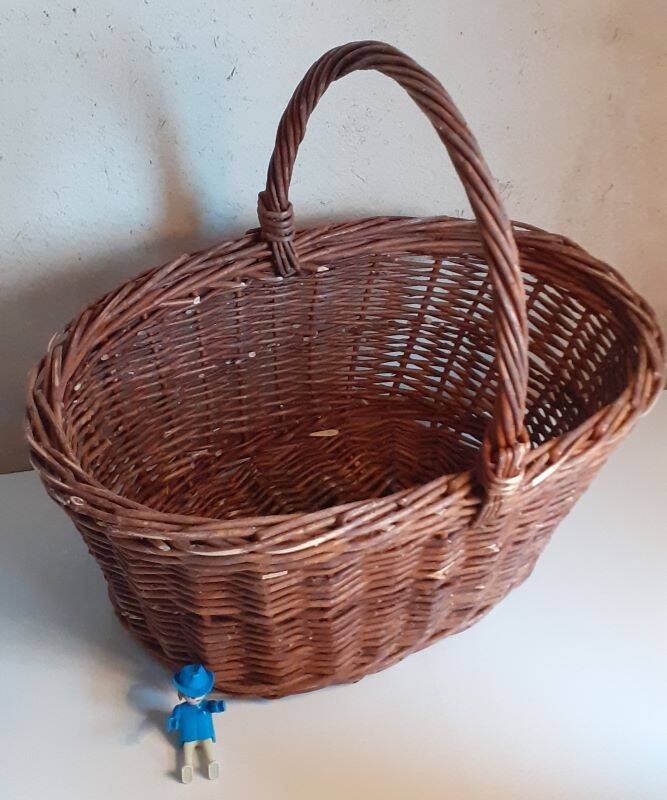 Vintage wicker oval basket