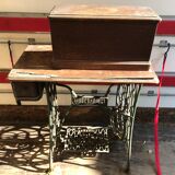 Sewing machine singer