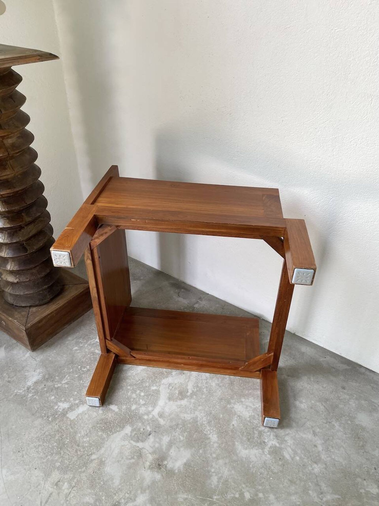 Fauteuil moderniste bois exotique et cuir