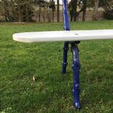 Banc de jardin ancien en bois et pied cep de vigne en fonte