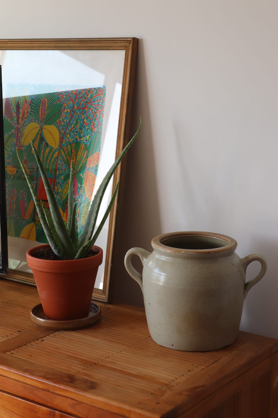 Eared beige sandstone pot