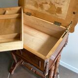 Table d'appoint, travailleuse en noyer d'époque Louis Philippe milieu XIXème