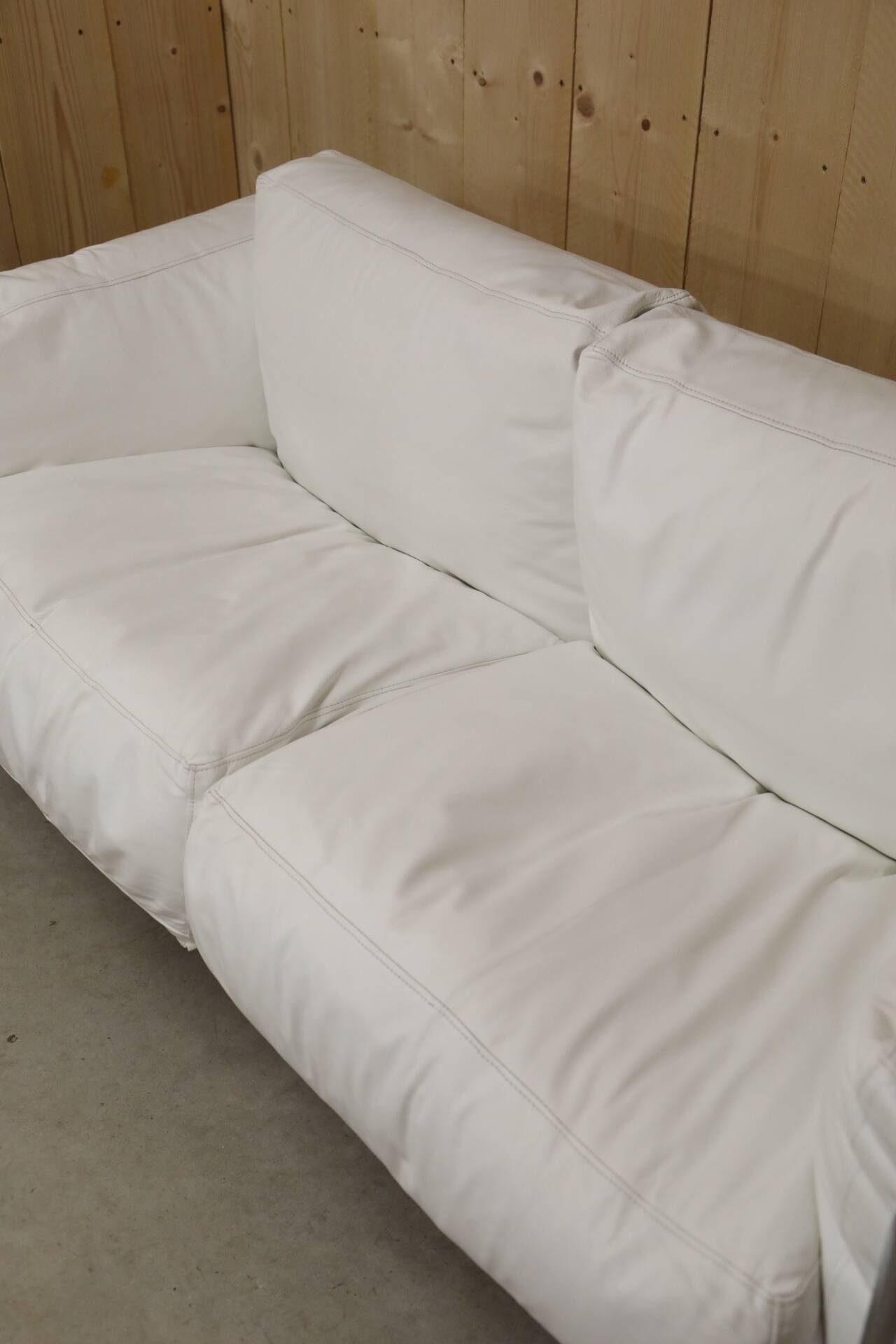 LC3 sofa by Le Corbusier, chrome and white leather