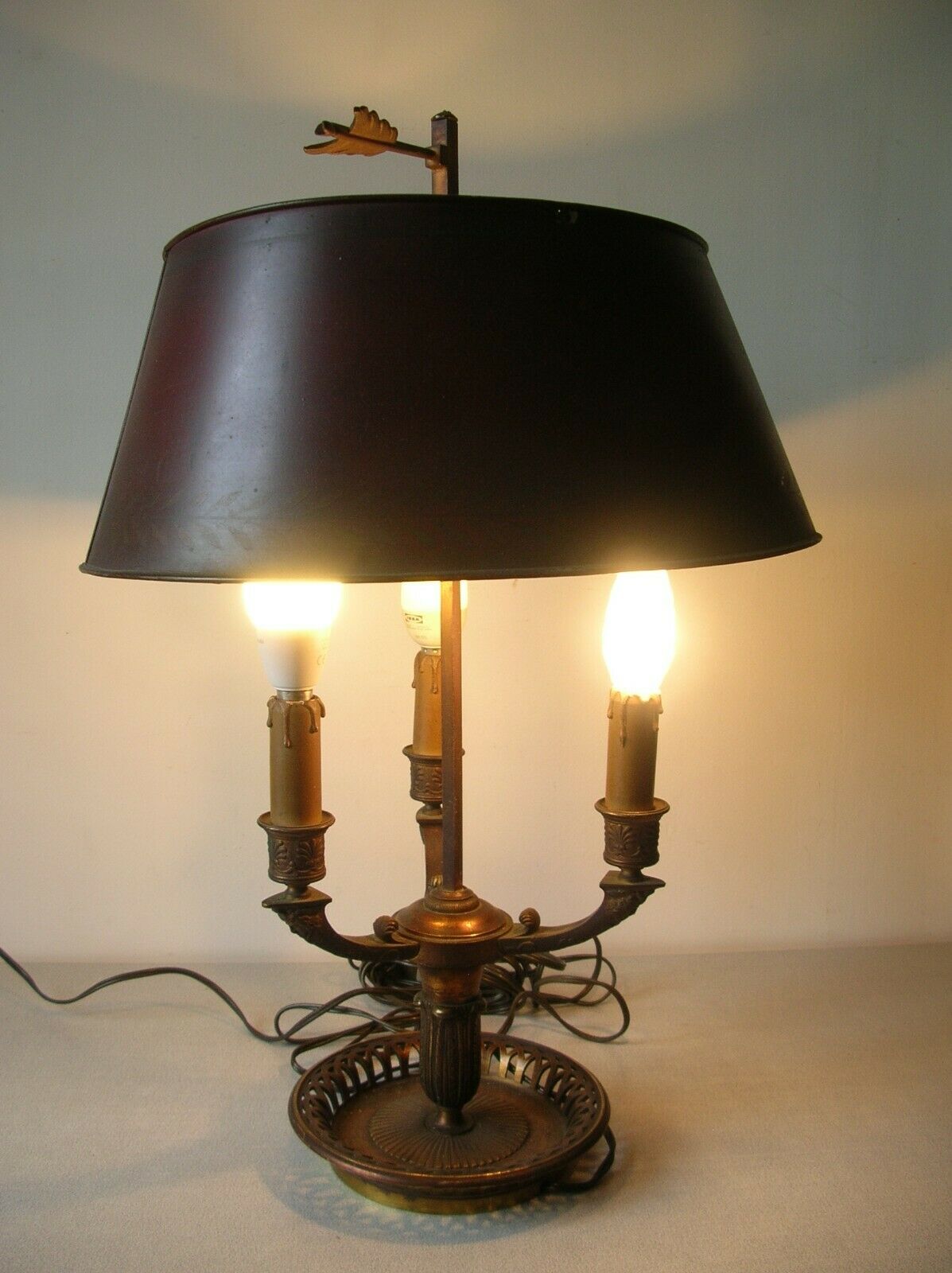 Empire hot water lamp 3 bronze lights and tin lampshade