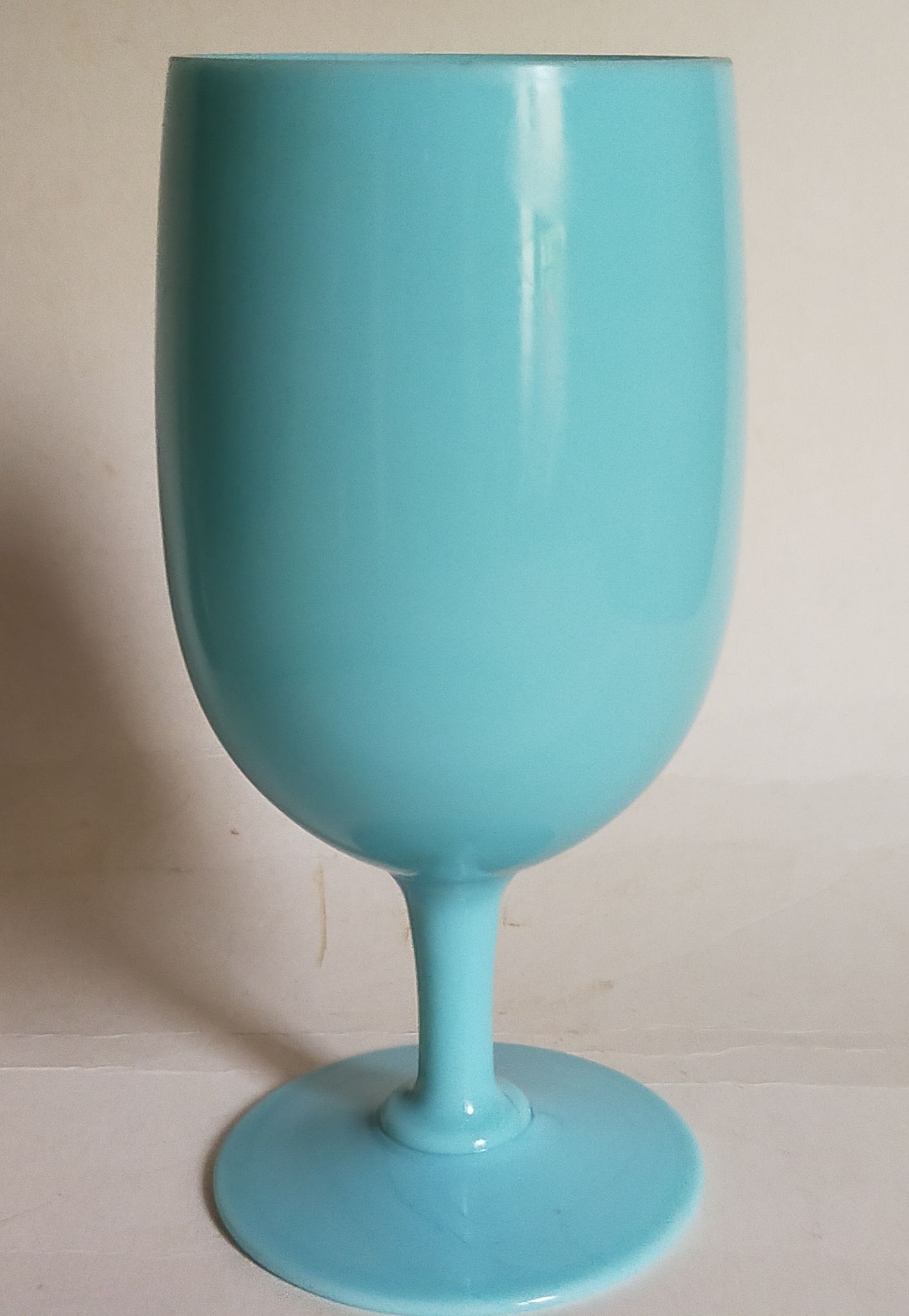 Vase à pied en opaline bleue vintage