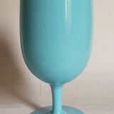 Vase à pied en opaline bleue vintage