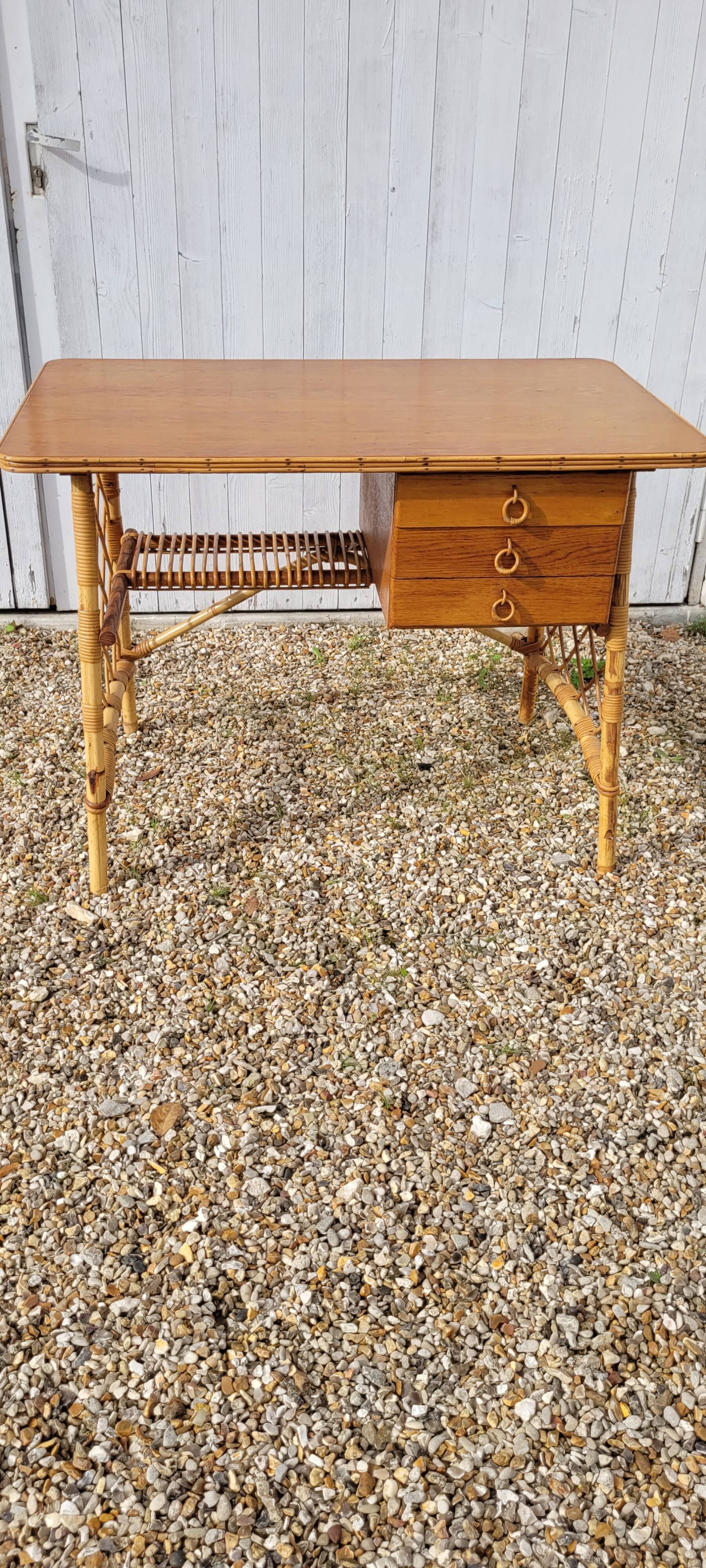 Bureau en rotin