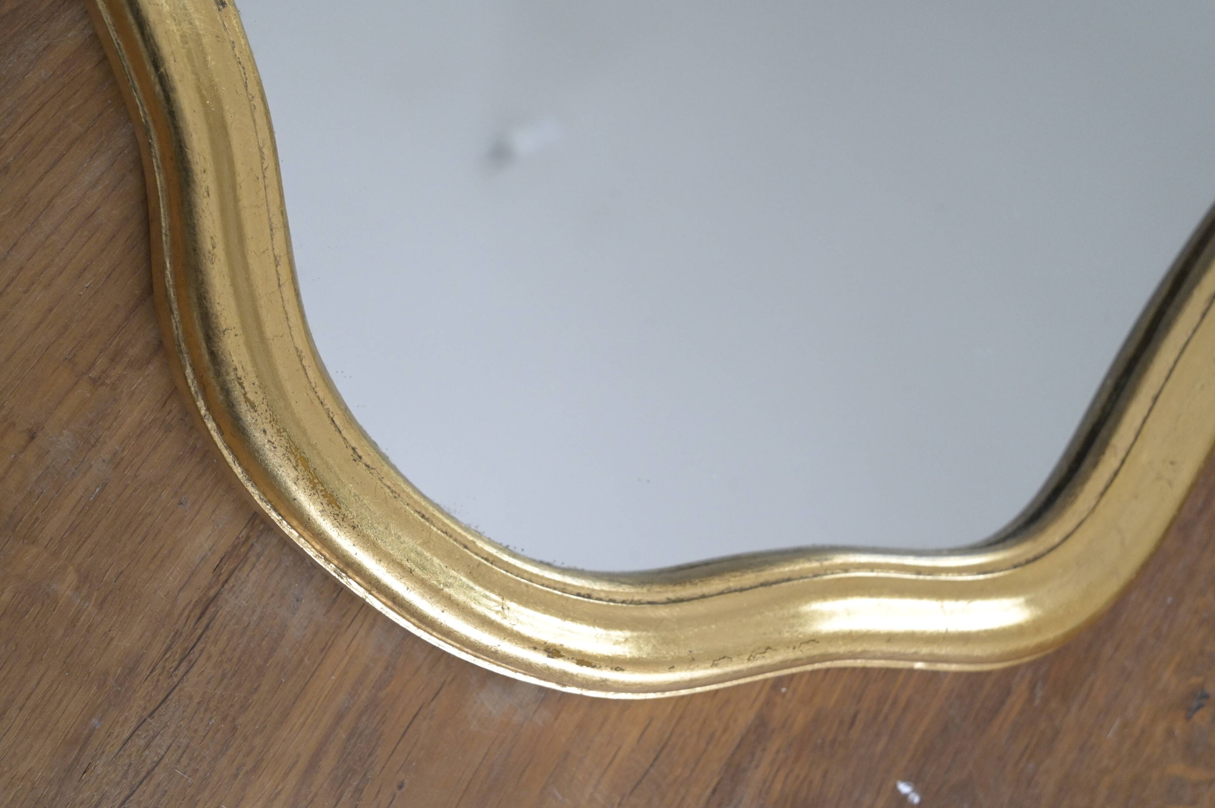 Golden mirror in wood and gold leaf
