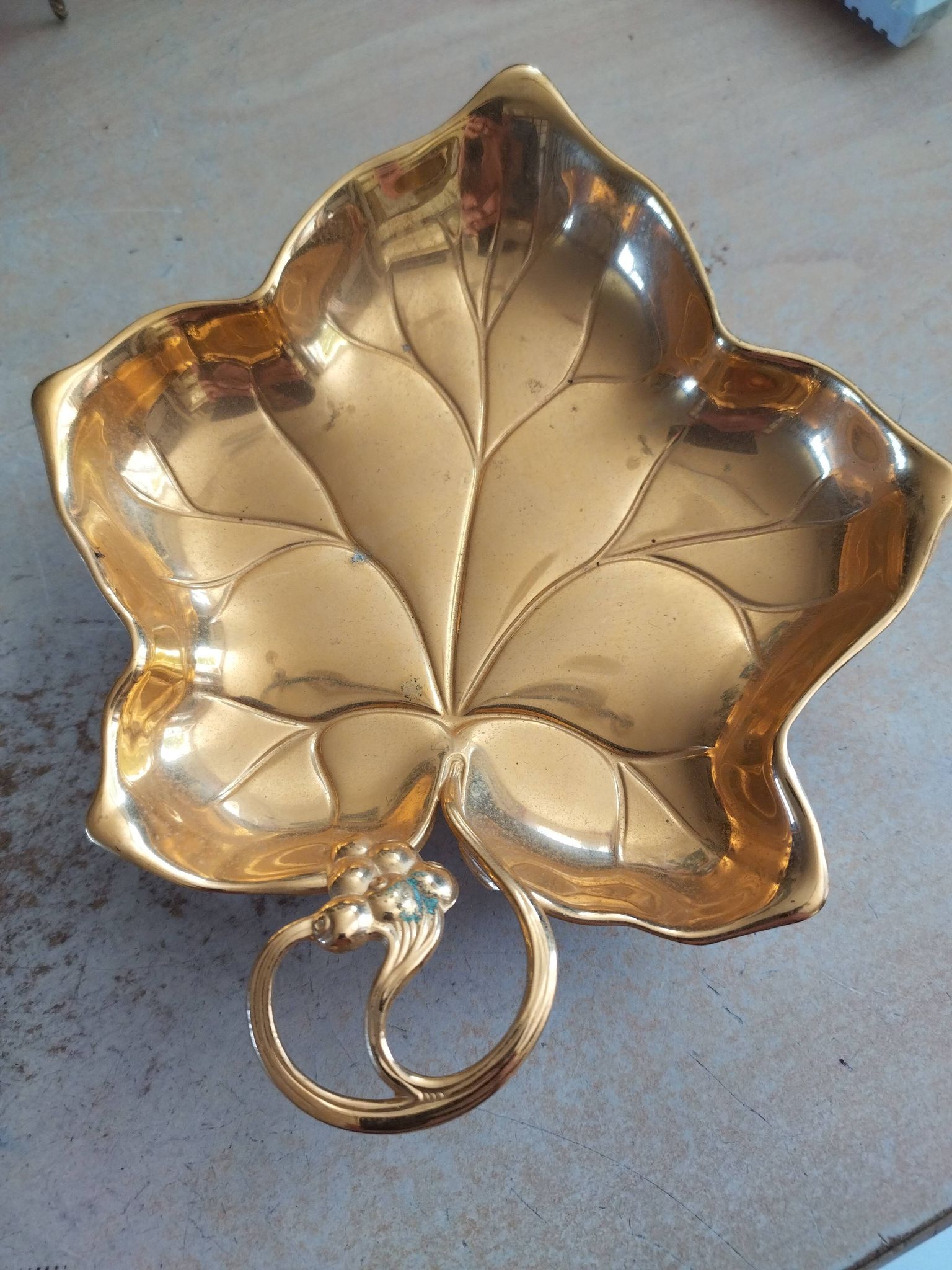 Art nouveau vine leaf cup in gilded metal manufacture wmf