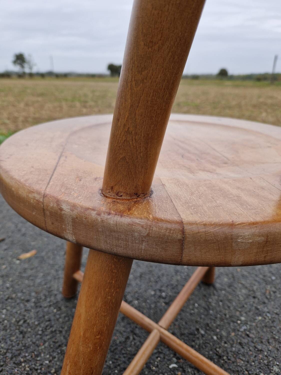 Set of 4 solid organic chairs