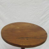 Round pedestal table