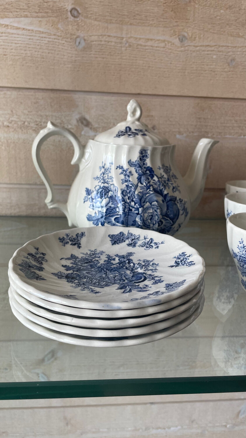 Vintage blue tea/coffee service Bountiful Design by Myott