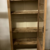 Armoire vitrine parisienne