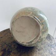 Vase boule émaillé et cristallisé signé