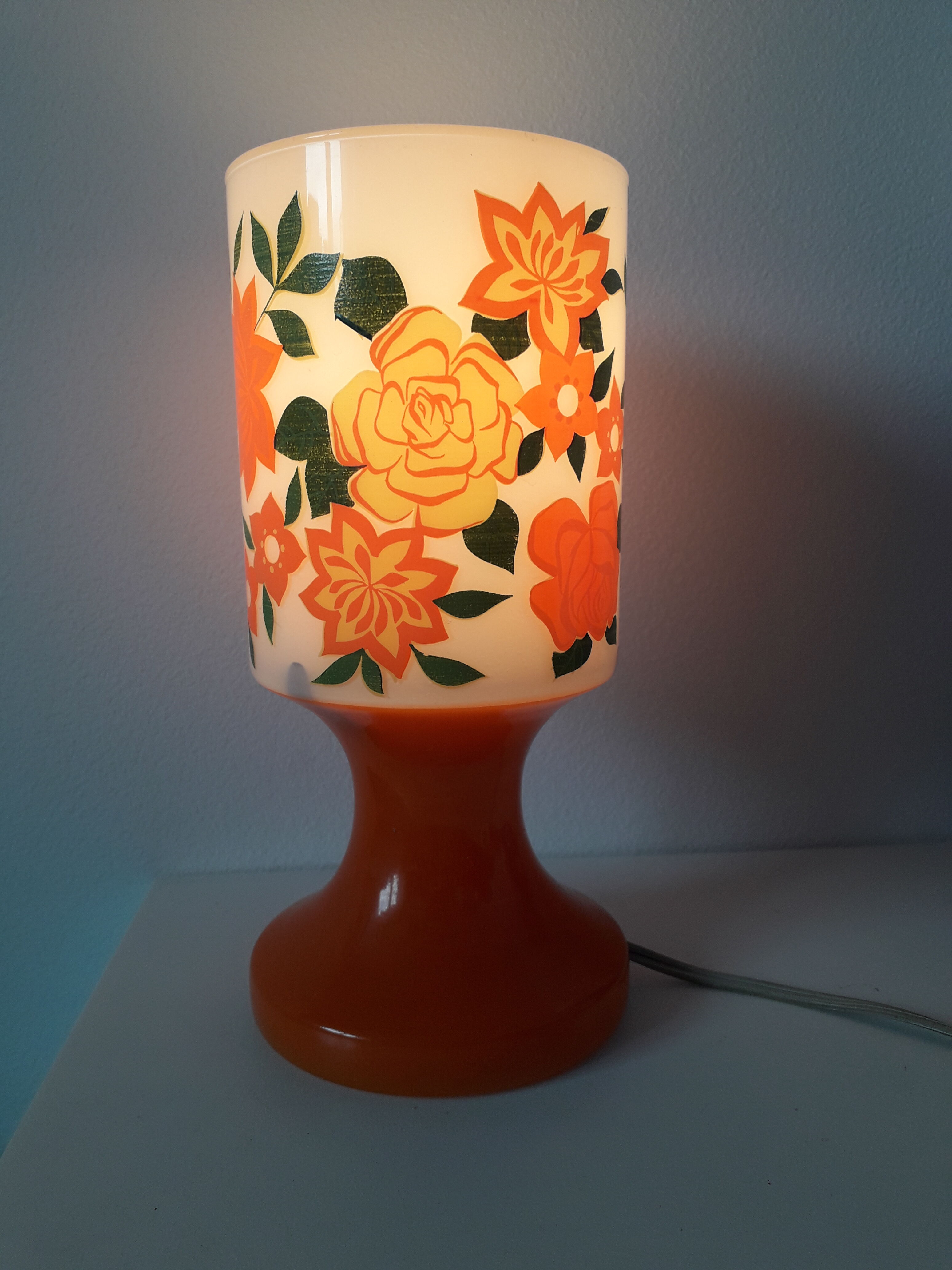 Table lamp